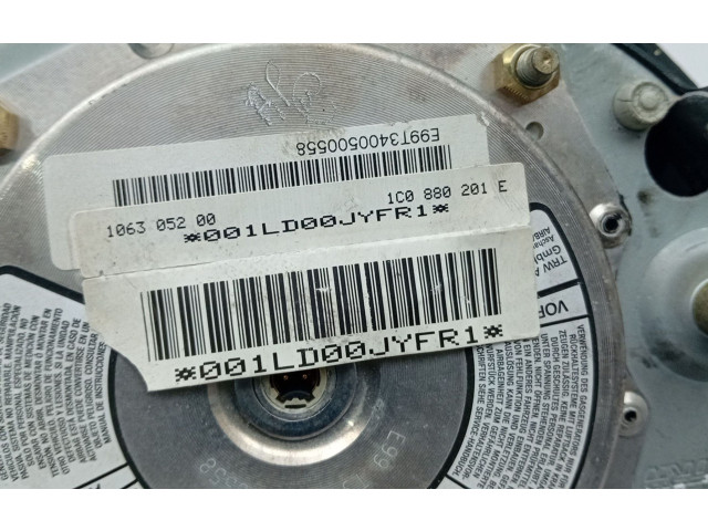 Подушка безопасности водителя 106305200 Volkswagen New Beetle