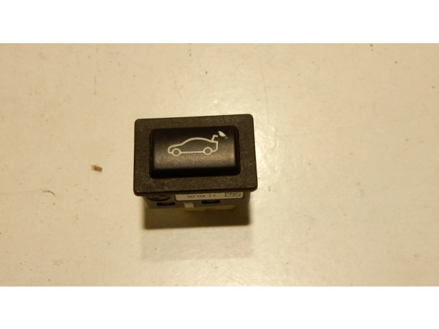 Выключатель открытия задней двери