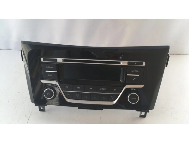 Радио/ проигрыватель CD/DVD / навигация