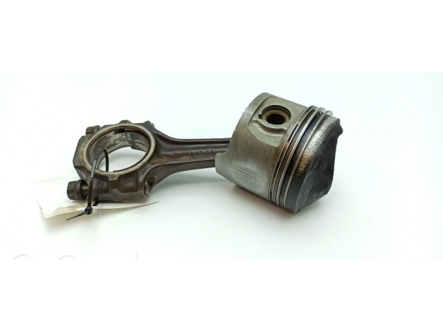 Píst 11004 Mercedes-Benz S W116 pro benzínový motor 2.8