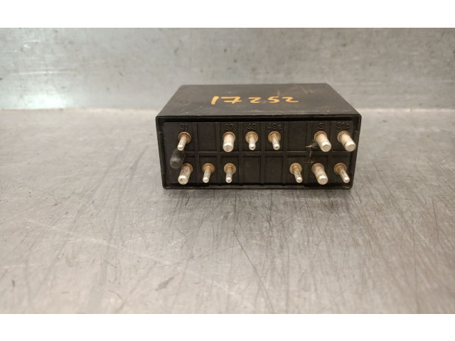 Pojistková skříňka 2018210047, 2018210047 Mercede-Benz S W126 1987