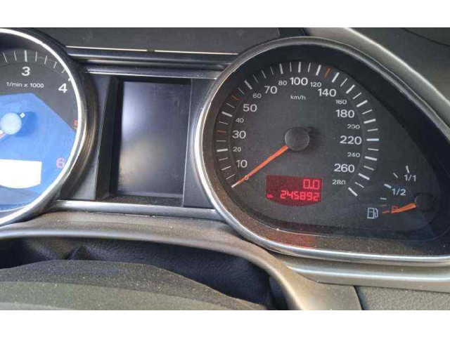 Přístrojová deska Audi Q7 4L 2006 4L0920931D