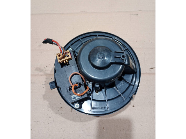 Вентилятор печки 8EW351043 Audi Q5 SQ5