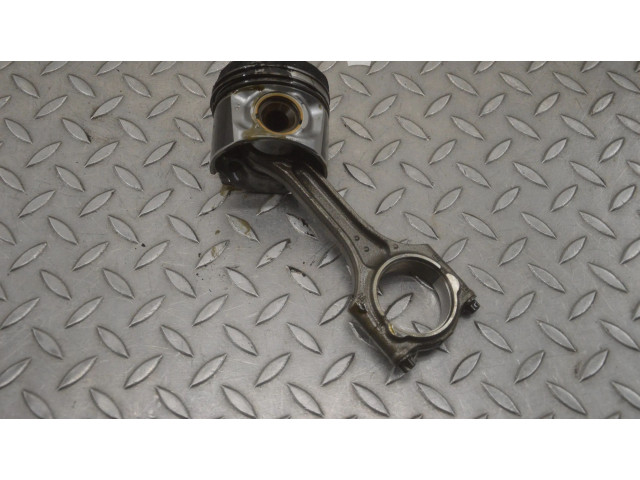 Píst Volvo V40 D 4204 T14