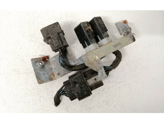 Ящик предохранителей (комплект) Mitsubishi Pajero Sport I 1996 - 2008 года 521F011C