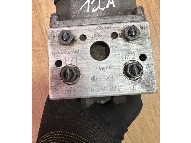 Блок АБС 0273004211, 0265220432 Volkswagen Transporter - Caravelle T4 1991 - 2003 года