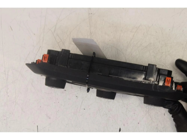 Блок управления климат-контролем    Jeep Renegade