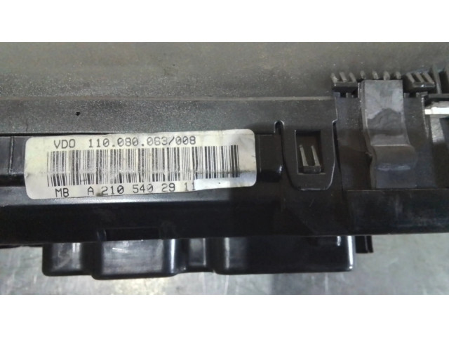 Přístrojová deska Mercedes-Benz E W210 2001 A2105402911, 110080063008