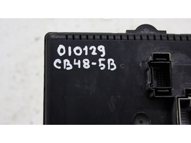 Блок предохранителей 30728512   Volvo V70    