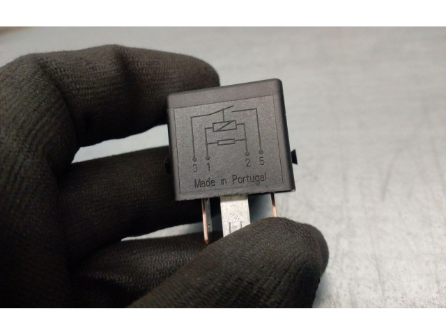 Блок предохранителей 4H0951253A   Audi Q3 8U    