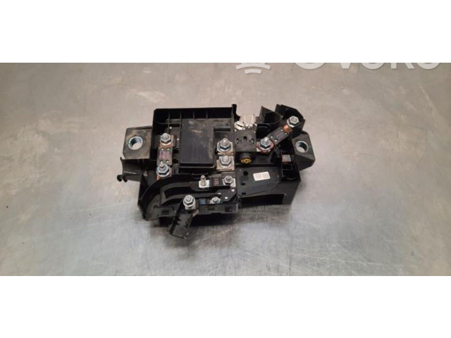 Блок предохранителей  32200334   Volvo XC40    