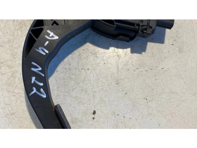 Педаль акселератора