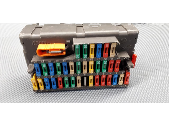 Блок предохранителей Peugeot 306