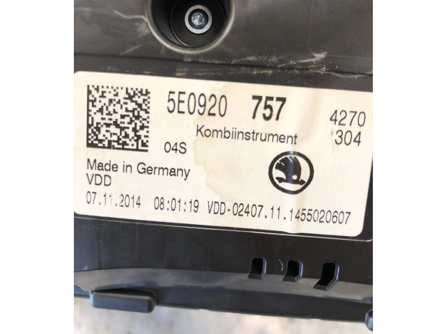 Панель приборов 5E0920757   Skoda Octavia Mk3 (5E)       