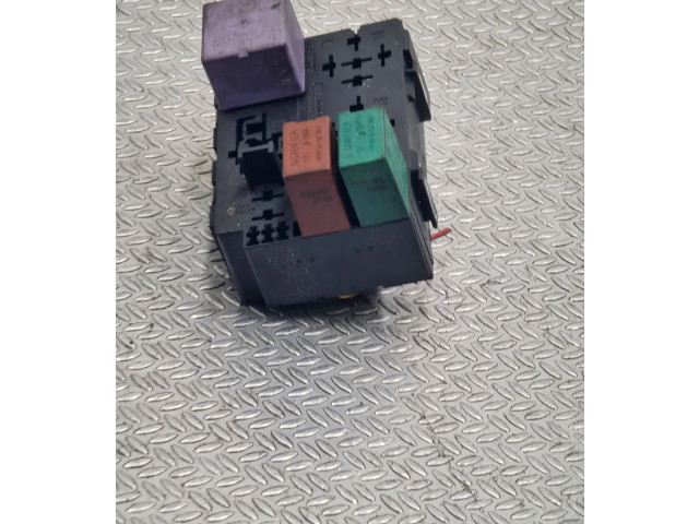 Блок предохранителей 15446191   Renault Clio II    