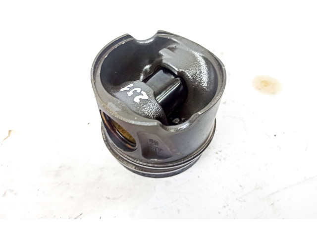 Píst Mercedes-Benz R W251 642872