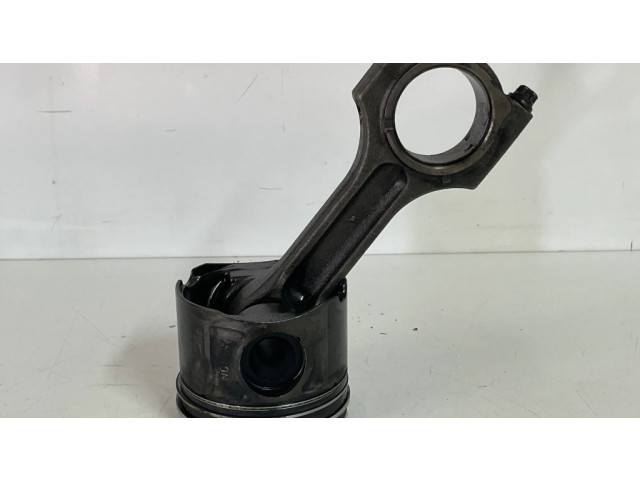 Píst 0308859, 7790515 BMW 3 E90 E91 pro naftový motor 2.0 M57