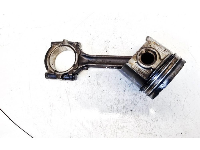 Поршень с шатуном Nissan Almera Tino