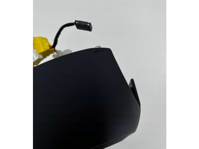 Подушка безопасности водителя    Audi RS3 8Y