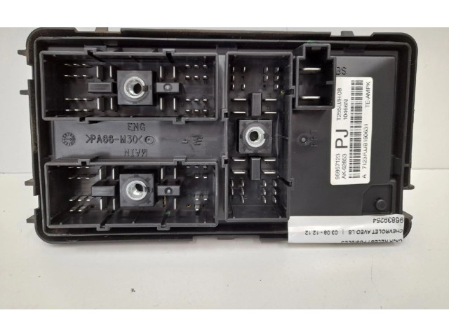 Блок предохранителей 96867123 Chevrolet Astra