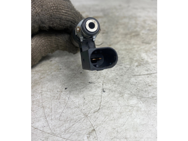 Форсунка 03C906036K    Volkswagen PASSAT B7  CKM 