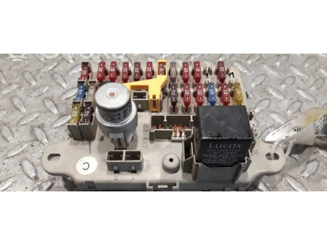 Блок предохранителей YQE103740   Rover 25    