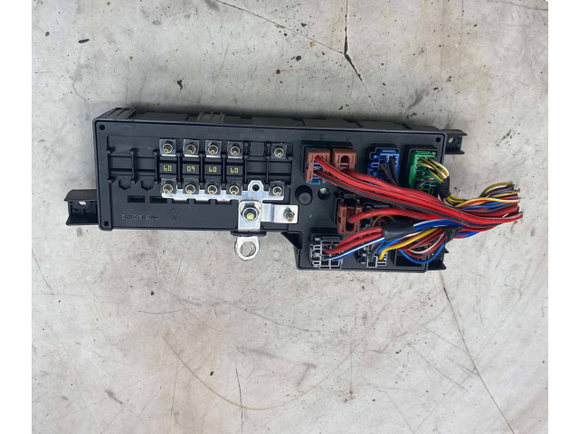 Блок предохранителей 8637841, 518322326 Volvo S60