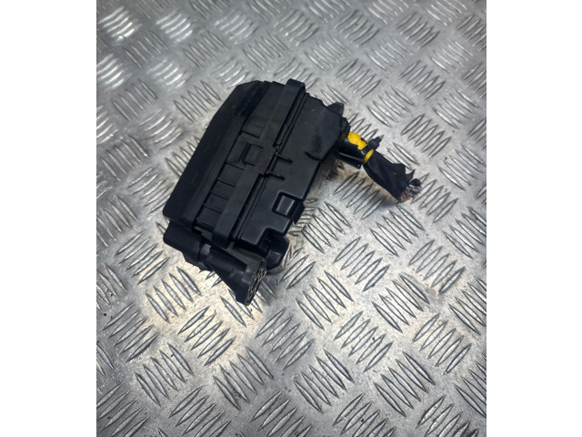 Блок предохранителей Mitsubishi Outlander