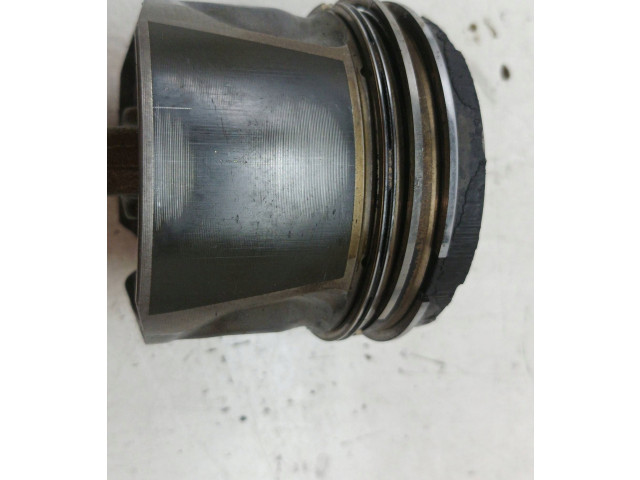  Поршень с шатуном    Volvo S80  