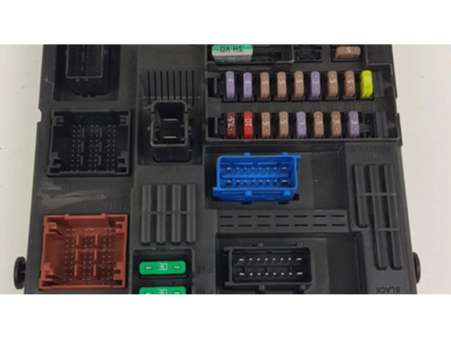 Pojistková skříňka 983070768000 Opel Combo E 2018