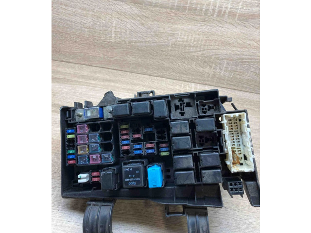 Pojistková skříňka V23134J59X431 Mazda 6 2002