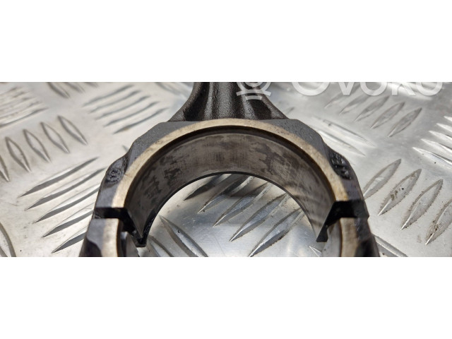  Поршень с шатуном    Volkswagen PASSAT B4  