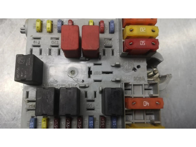 Блок предохранителей 50513644 Alfa Romeo 166