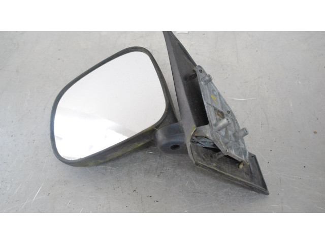 Zpětné zrcátko Nissan Serena 1996