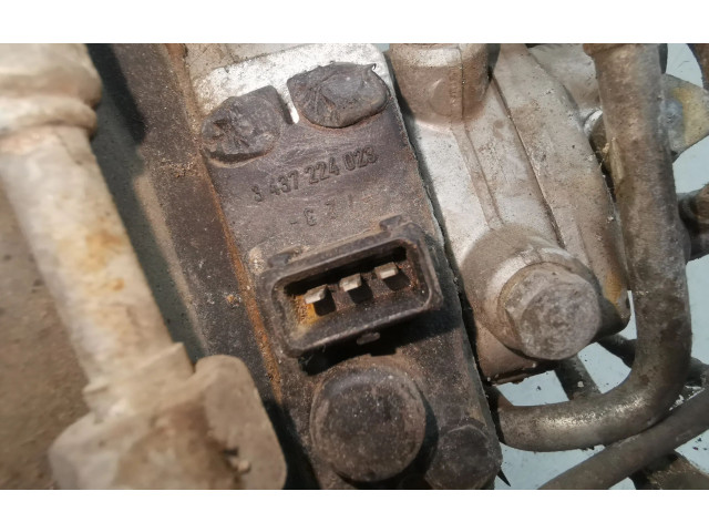 Топливная рампа 0438121011, 026133353 Audi 80 90 B3