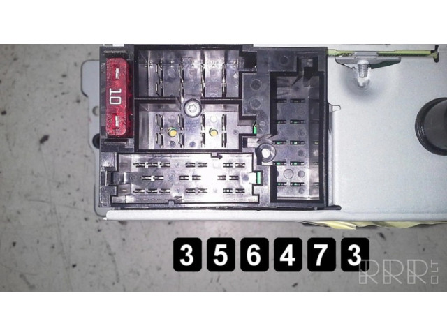 Радио/ проигрыватель CD/DVD / навигация