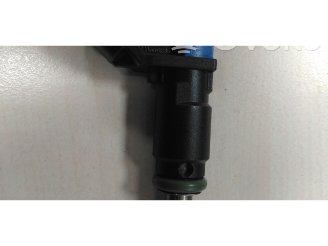 Vstřikovač 55562599, 8215210 Opel Astra J A16XER