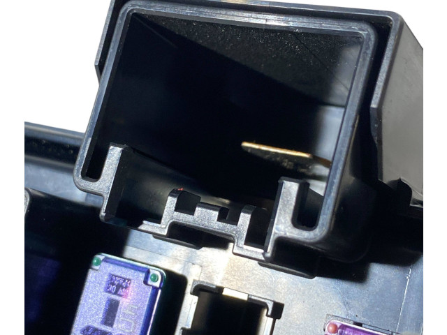 Pojistková skříňka 84180486 Chevrolet Camaro 2020