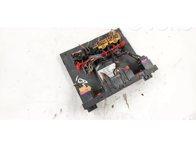 Блок предохранителей 3C0937049E, H37S1002 Volkswagen Jetta V