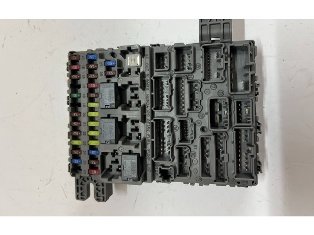 Блок предохранителей SHG011 Honda FR-V