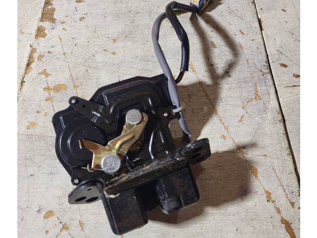 Zámek zadních dveří Toyota Corolla Verso E121 2004