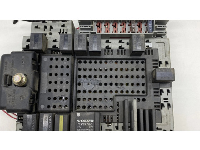 Блок предохранителей 8645729, 8688153   Volvo XC70    