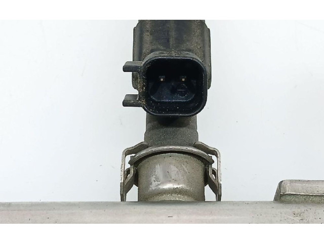 Топливная рампа 4M5G9D280DB   Volvo S40   для двигателя B4184S11