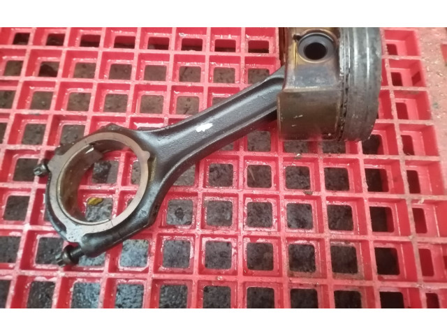 Píst A2710300220, A2710300620 Mercedes-Benz C W203 271.940