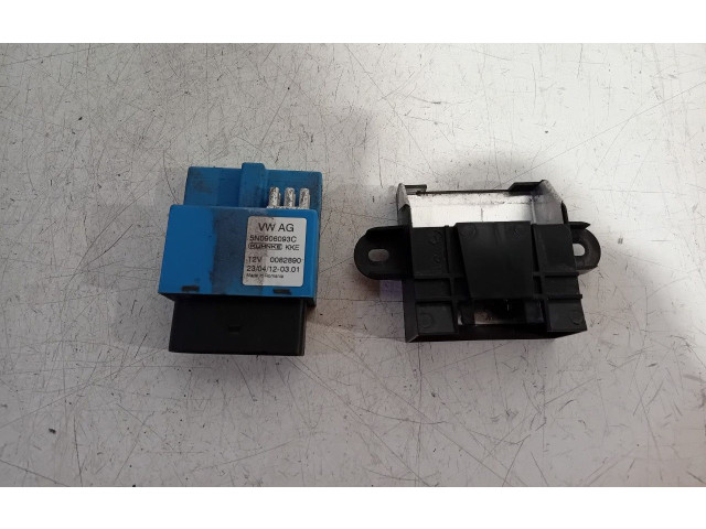 Блок управления двигателя    Audi Q3 8U