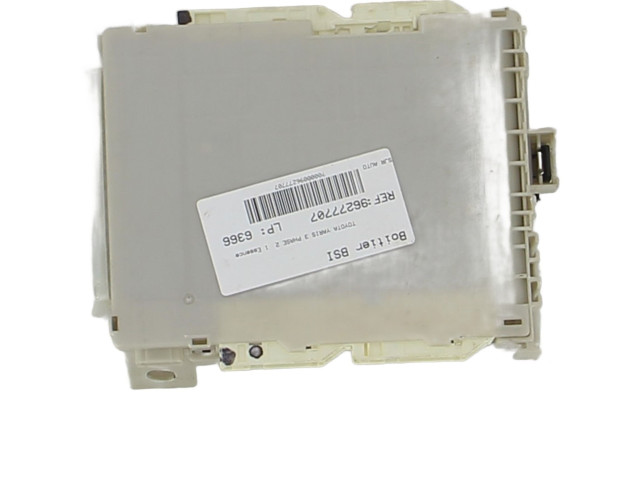 Pojistková skříňka Řídící jednotka BSM 892200D121 Toyota Yaris 2015