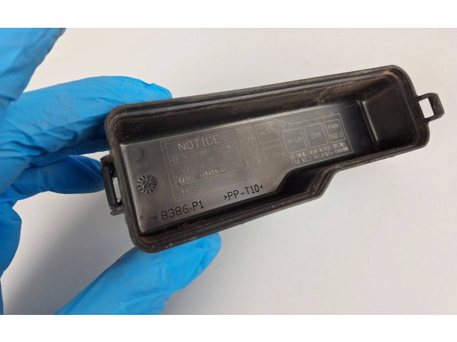 Блок предохранителей  8386P1   Toyota Corolla Verso AR10    