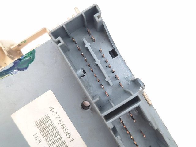 Pojistková skříňka 46767353NPL Fiat Punto (188) 2001