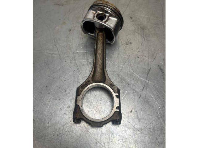 Поршень с шатуном AAA 021e Volkswagen Golf III