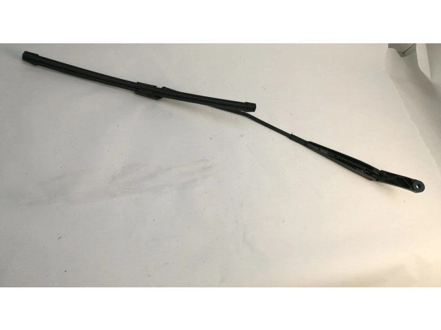 Стеклоочиститель лобового стекла